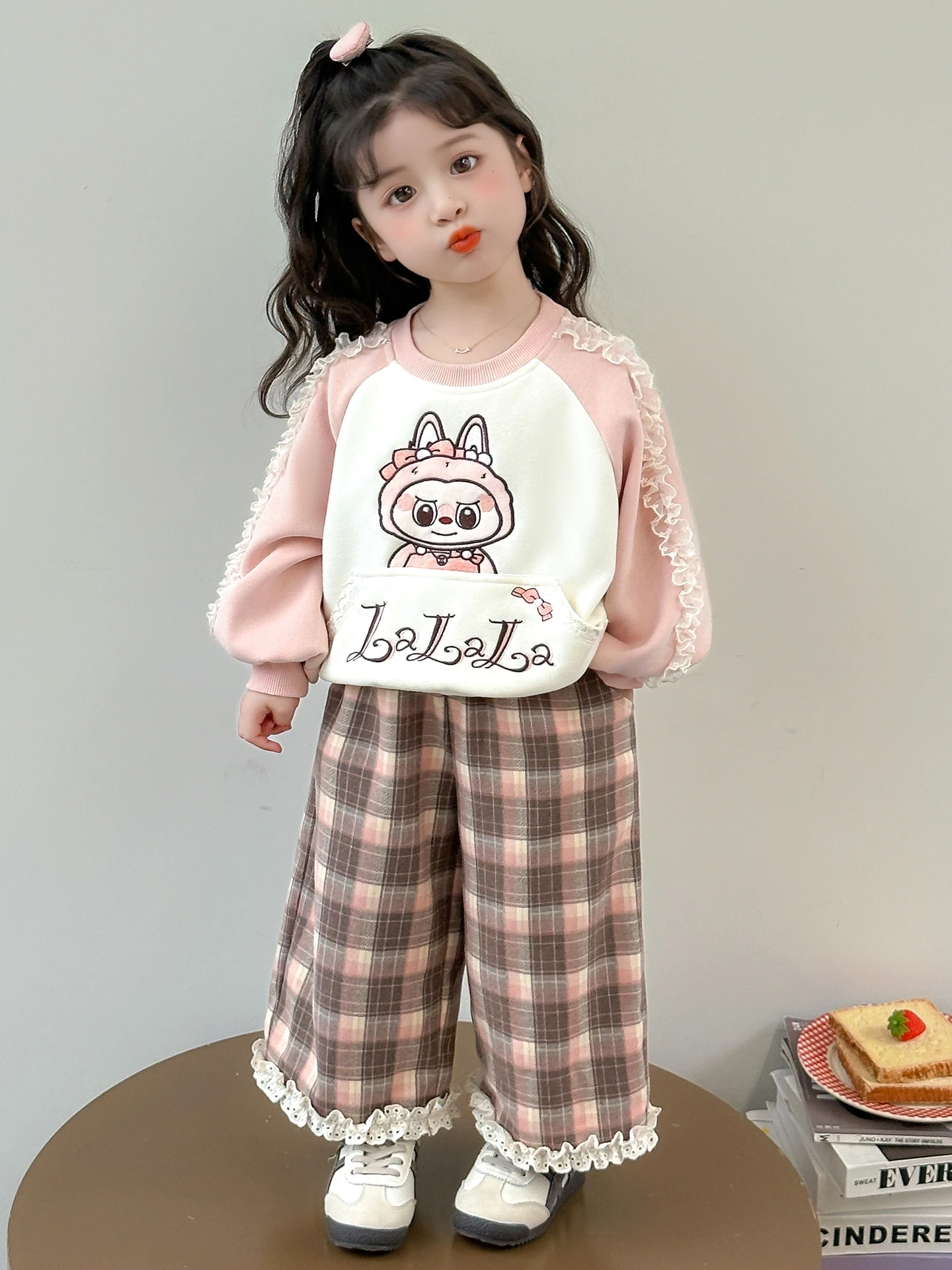 Girls Faionable Autumn Set 2025 New Sle Children's Clothing Baby Cute Windbreaker Long Sve round Ne Two-Piece Suit
Girls Faionable Autumn Set 2025 New Sle Children's Clothing Baby Cute Windbreaker Long Sve round Ne Two-Piece Suit