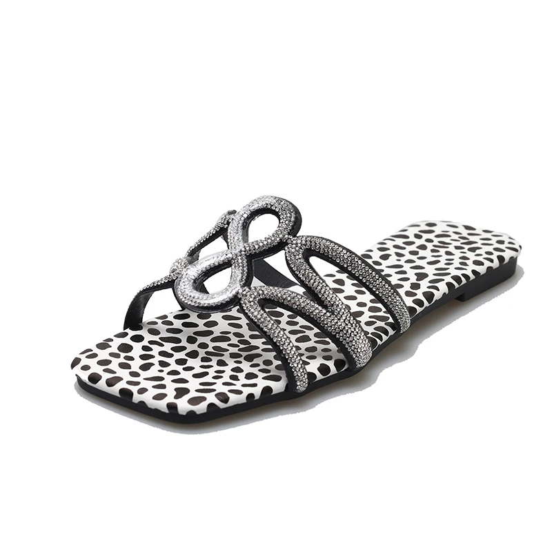 2024 Summer New Women Slippers Flat Bottom Non-slip Outdoor Open Toe Beach Female Sandals Sexy Fashion Design Slides Woman Shoes
2024 Summer New Women Slippers Flat Bottom Non-slip Outdoor Open Toe Beach Female Sandals Sexy Fashion Design Slides Woman Shoes