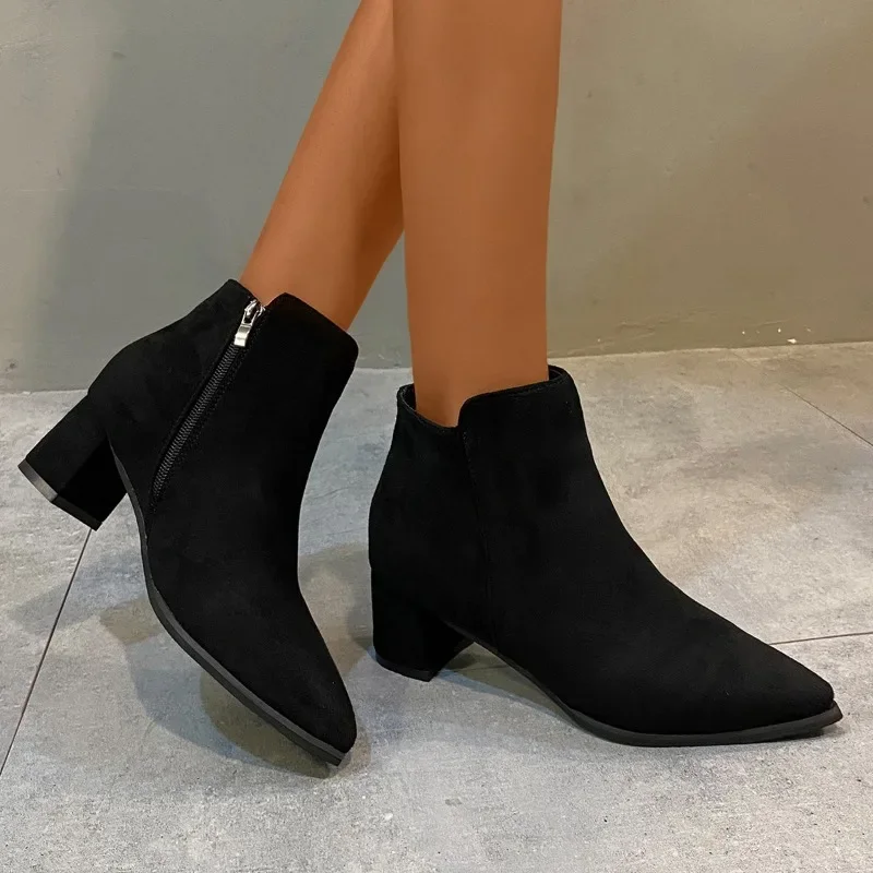 Fashion Boots Female 2024 Spring/Autumn/Winter New Korean Edition Pointed Suede Thick Heel Side Zipper Style Short Boots Female
Fashion Boots Female 2024 Spring/Autumn/Winter New Korean Edition Pointed Suede Thick Heel Side Zipper Style Short Boots Female