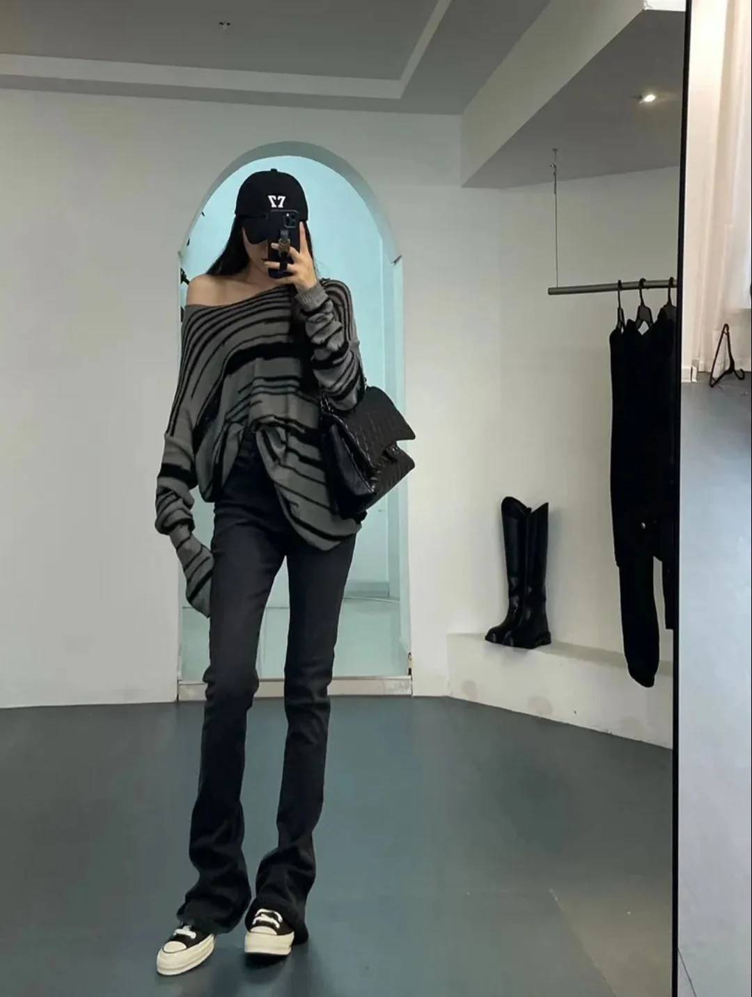 Retro American Black Hoof Jeans Women's Spring Autumn High Waist Slimming Washed Extra Long Version Floor-Length Pants
Retro American Black Hoof Jeans Women's Spring Autumn High Waist Slimming Washed Extra Long Version Floor-Length Pants