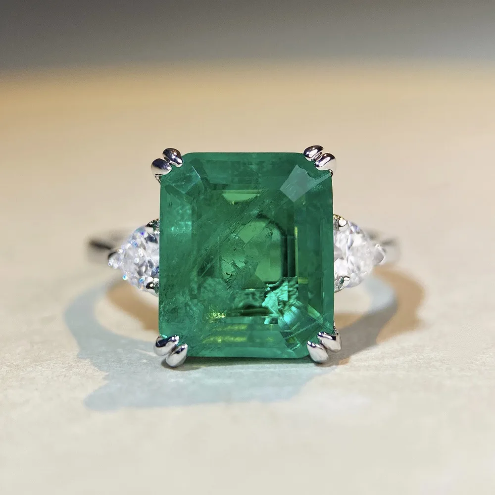 Mylux Jewelry Luxury Solid Platinum PT950 Women's Emerald Diamond Ring with Cotton Band Cracked Moissanite Diamond Ring
Mylux Jewelry Luxury Solid Platinum PT950 Women's Emerald Diamond Ring with Cotton Band Cracked Moissanite Diamond Ring