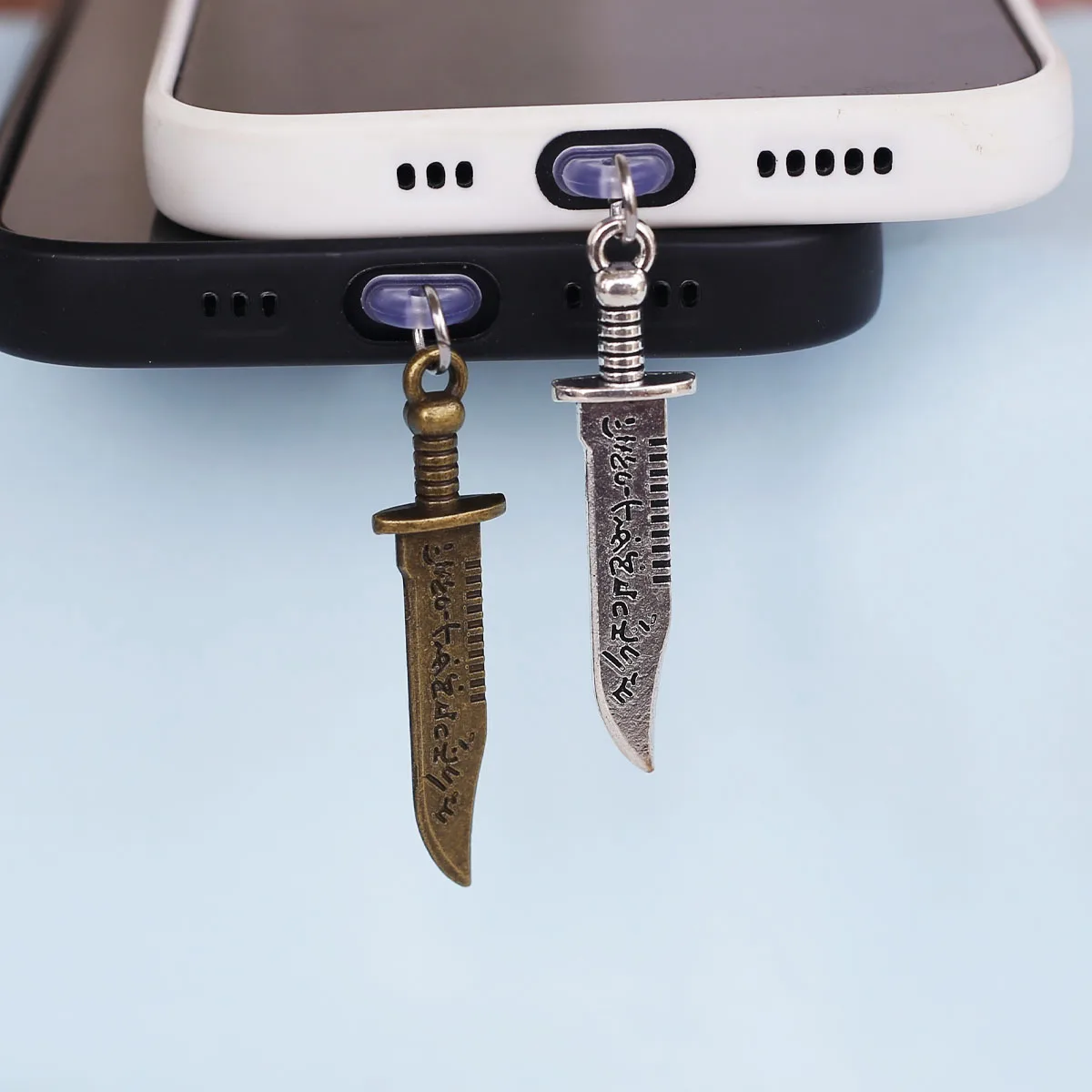 Mobile Phone Dust Plug Retro Pendant Accessories Decoration For Iphone Type-c Port Dust Plug Anti Loss Rope Gift Unique
Mobile Phone Dust Plug Retro Pendant Accessories Decoration For Iphone Type-c Port Dust Plug Anti Loss Rope Gift Unique