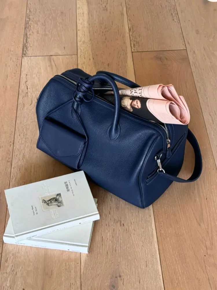 Blue Large Capacity Pillow Shaped Commuter Bag Women's 2026 New High-End Lightweight Luxury Versatile Single Shoulder Bag
Blue Large Capacity Pillow Shaped Commuter Bag Women's 2026 New High-End Lightweight Luxury Versatile Single Shoulder Bag