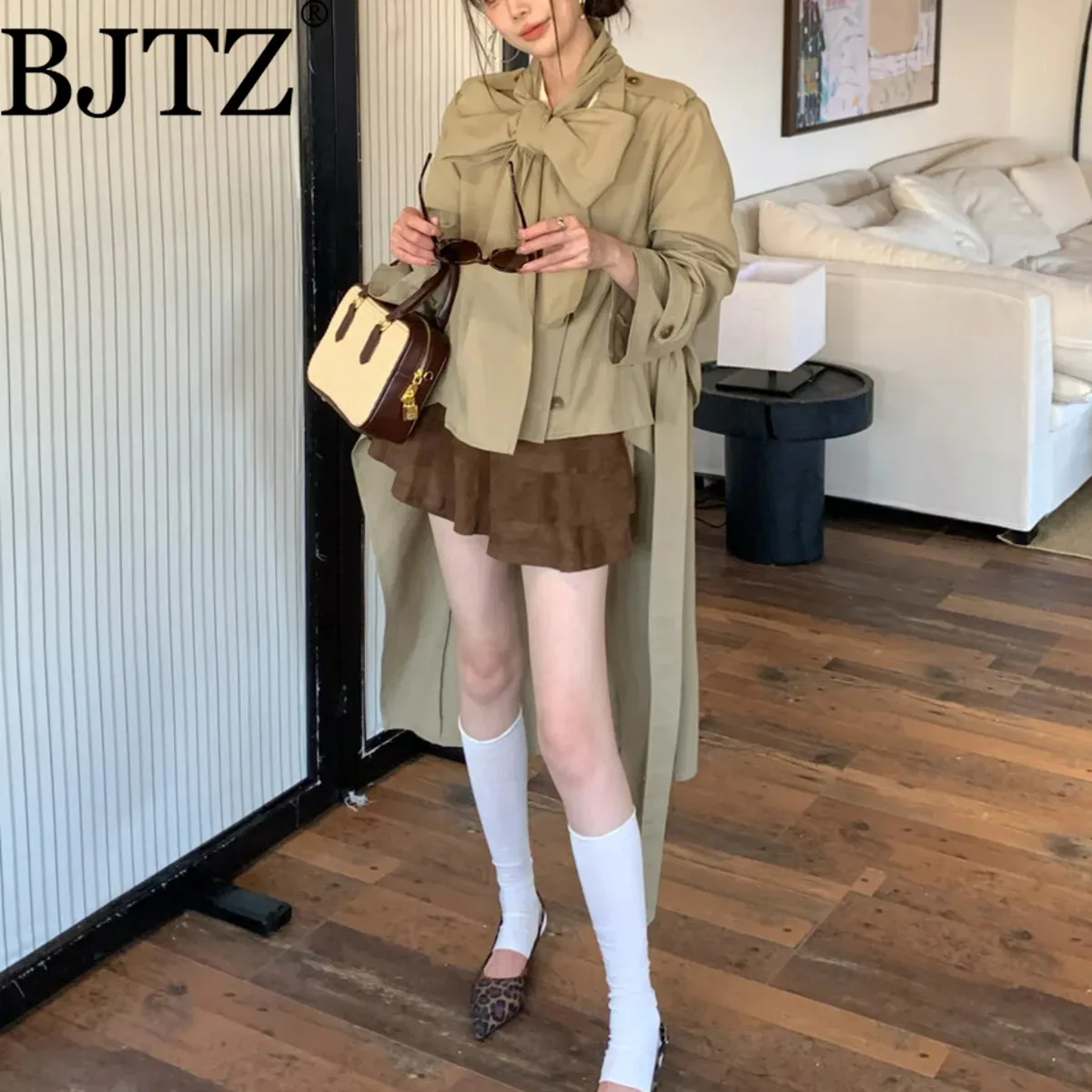 BJTZ 2025 AW Women’s Asymmetric Hem Belted Trench Coat Niche Design Oversized Lapel Luxury Outerwear Autumn Elegant Style
BJTZ 2025 AW Women’s Asymmetric Hem Belted Trench Coat Niche Design Oversized Lapel Luxury Outerwear Autumn Elegant Style