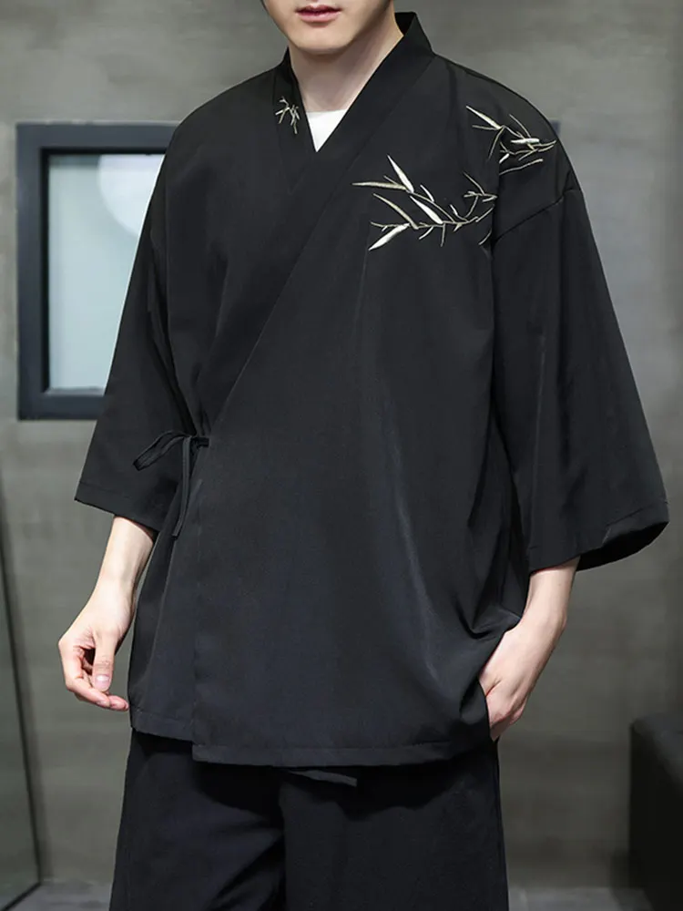 Новая китайская мужская рубашка из бамбукового шелка с вышивкой, модный открытый кардиган Дао Пао, летняя повседневная одежда для молодежи
Новая китайская мужская рубашка из бамбукового шелка с вышивкой, модный открытый кардиган Дао Пао, летняя повседневная одежда для молодежи