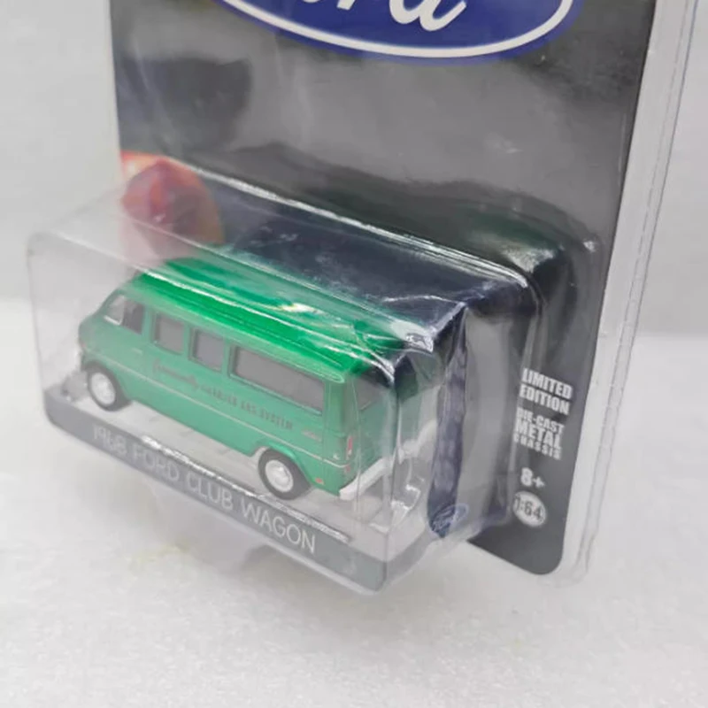 GreenLight масштаб 1:64 1968 Ford Club Wagon сплав имитация модели автомобиля коллекция дисплей орнамент игрушка в подарок 
GreenLight масштаб 1:64 1968 Ford Club Wagon сплав имитация модели автомобиля коллекция дисплей орнамент игрушка в подарок