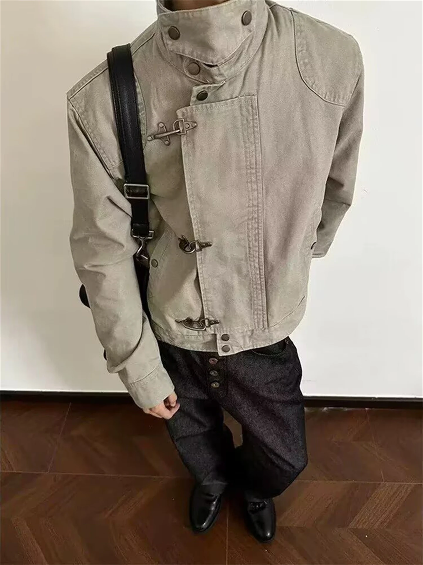 Vintage Sle Aged Aircrt Bule Stand Collar Jaet Men's American Retro ape Workwear Deconstruction Flight Coat
Vintage Sle Aged Aircrt Bule Stand Collar Jaet Men's American Retro ape Workwear Deconstruction Flight Coat