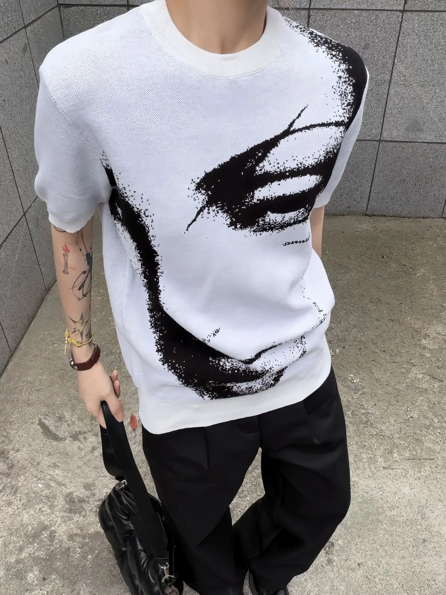 Teresas Large Sword Face Pattern Knitted Short Sleeve T-Shirt Waist-Cinching Shoulder-Appropriate Skin-Friendly Top for Both ...
Teresas Large Sword Face Pattern Knitted Short Sleeve T-Shirt Waist-Cinching Shoulder-Appropriate Skin-Friendly Top for Both ...