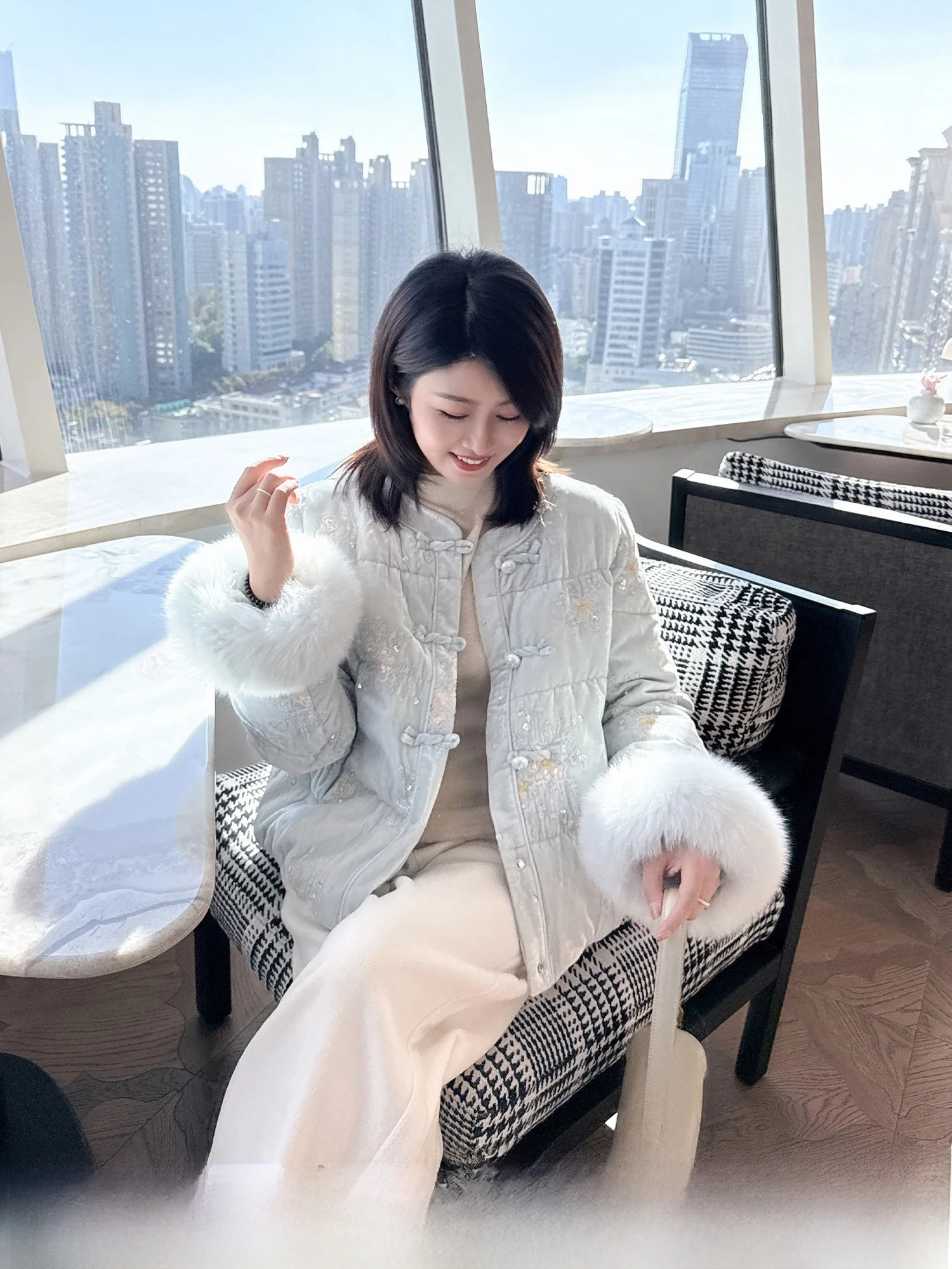 New Chinese Sle National Faion Satin Silk Embroidered Fur down Jaet Outerwear 90 White Du down Snowy Elegance
New Chinese Sle National Faion Satin Silk Embroidered Fur down Jaet Outerwear 90 White Du down Snowy Elegance