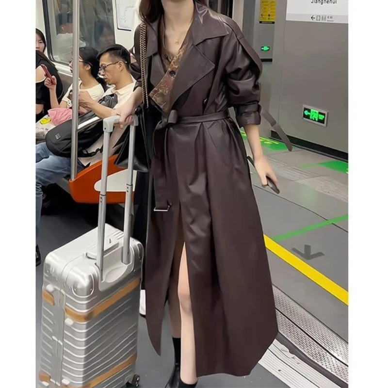 Retro Leather Jacket Women's 2025 Autumn New Design Sense Fashionable Versatile Lapel Trench Coat Long Coat
Retro Leather Jacket Women's 2025 Autumn New Design Sense Fashionable Versatile Lapel Trench Coat Long Coat