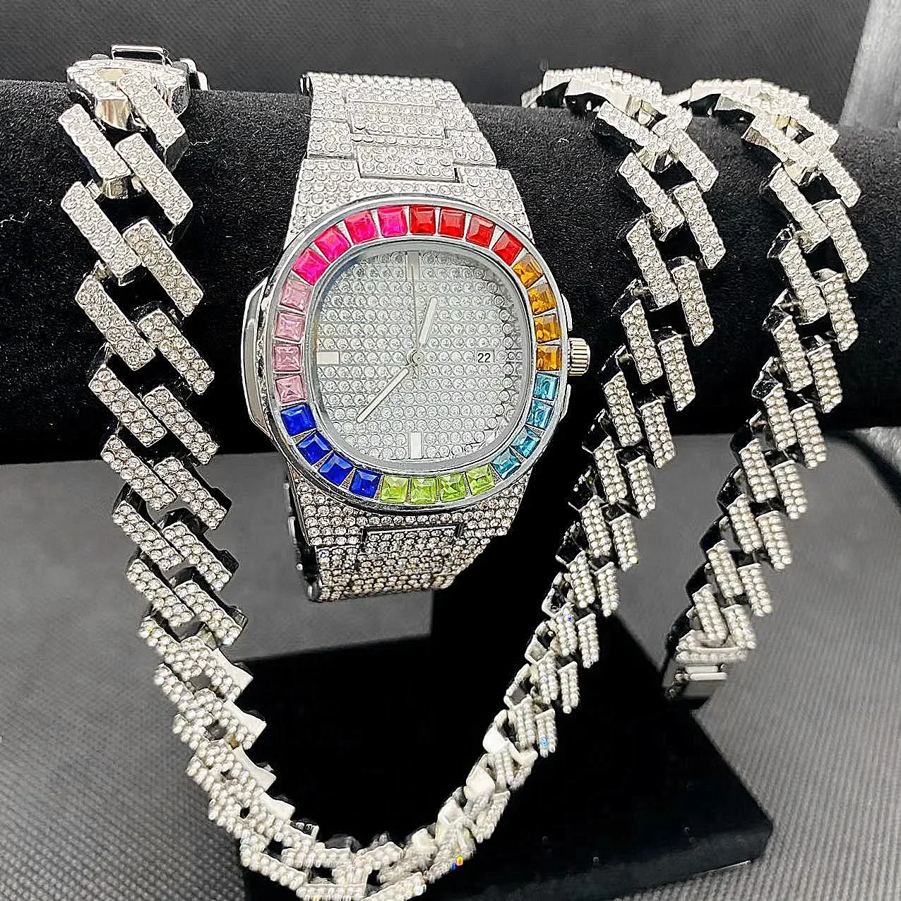 Роскошный мужской комплект ювелирных изделий в стиле хип-хоп Iced Out, часы, ожерелья, браслеты, блестящие кубинские цепочки, женские золотые часы Religio Masculino
Роскошный мужской комплект ювелирных изделий в стиле хип-хоп Iced Out, часы, ожерелья, браслеты, блестящие кубинские цепочки, женские золотые часы Religio Masculino