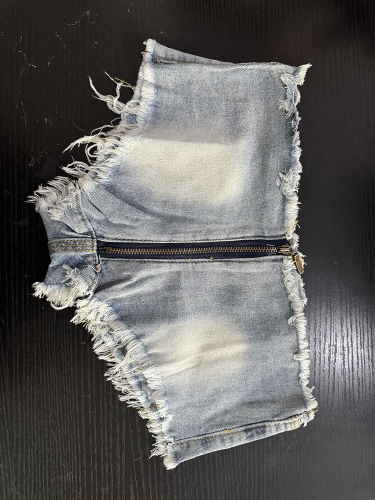 Новые летние джинсовые шорты с низкой талией на молнии для женщин, эластичные джинсовые шорты-буткат 2026 года
Новые летние джинсовые шорты с низкой талией на молнии для женщин, эластичные джинсовые шорты-буткат 2026 года