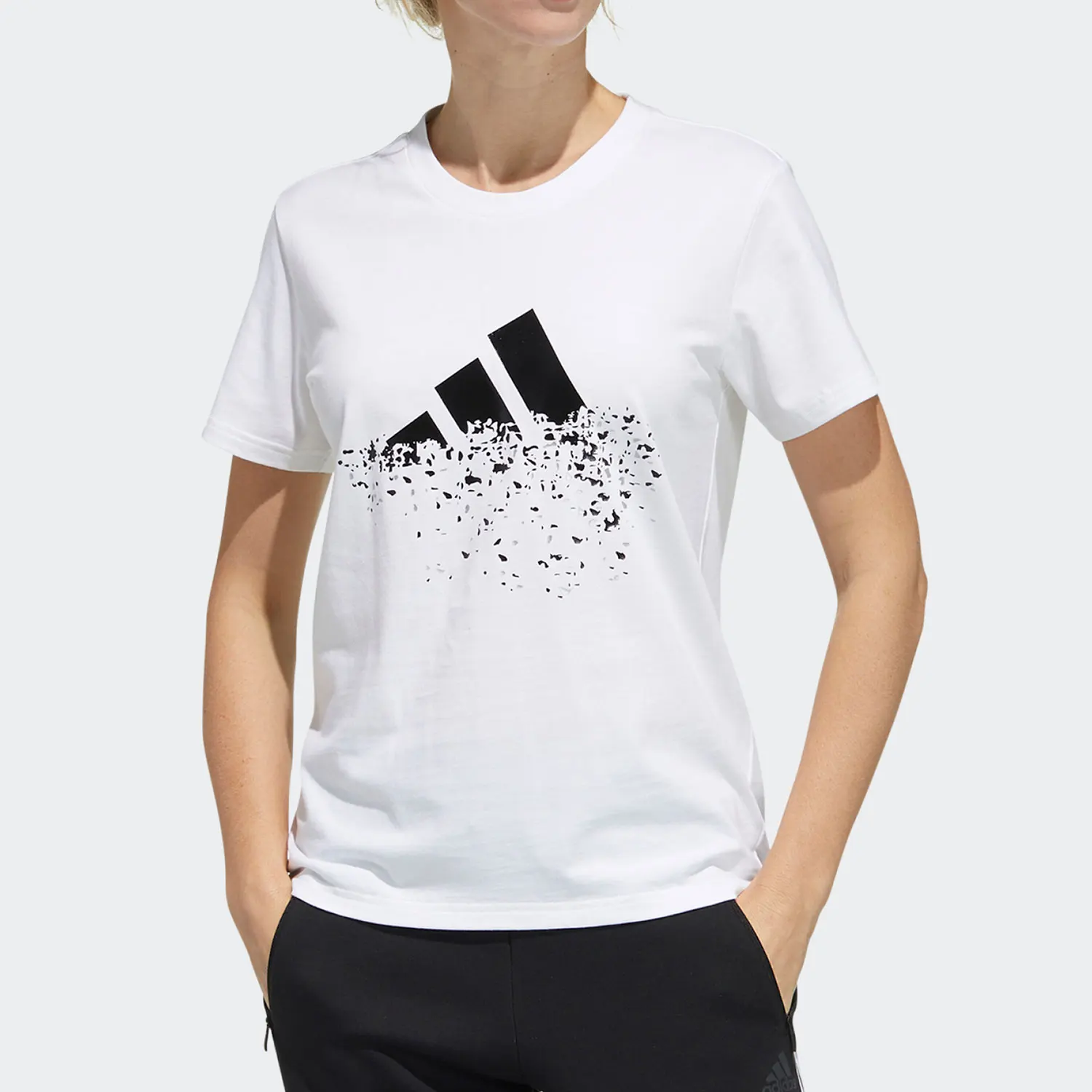 Оригинальная женская дышащая спортивная футболка Adidas New Season с круглым вырезом GP0597
Оригинальная женская дышащая спортивная футболка Adidas New Season с круглым вырезом GP0597