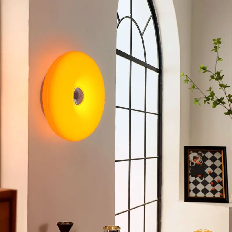 Artistic Light Luxury Donut-Shaped Table Lamp, Wall-Mounted, USB Port, Three-Color Lighting, Suitable for Decorative Lighting in Offices, Bedrooms, Living Rooms, Etc.
Artistic Light Luxury Donut-Shaped Table Lamp, Wall-Mounted, USB Port, Three-Color Lighting, Suitable for Decorative Lighting in Offices, Bedrooms, Living Rooms, Etc.