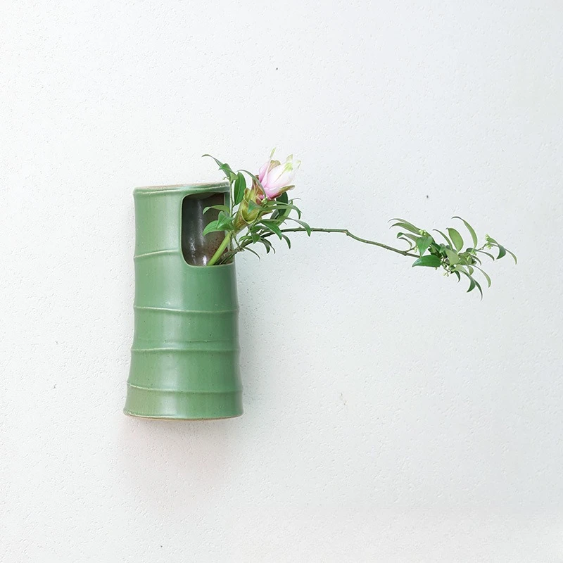 Retro Zen imitation bamboo flower ware vase creative bamboo tube bamboo root Chinese flower arrangement ornament
Retro Zen imitation bamboo flower ware vase creative bamboo tube bamboo root Chinese flower arrangement ornament