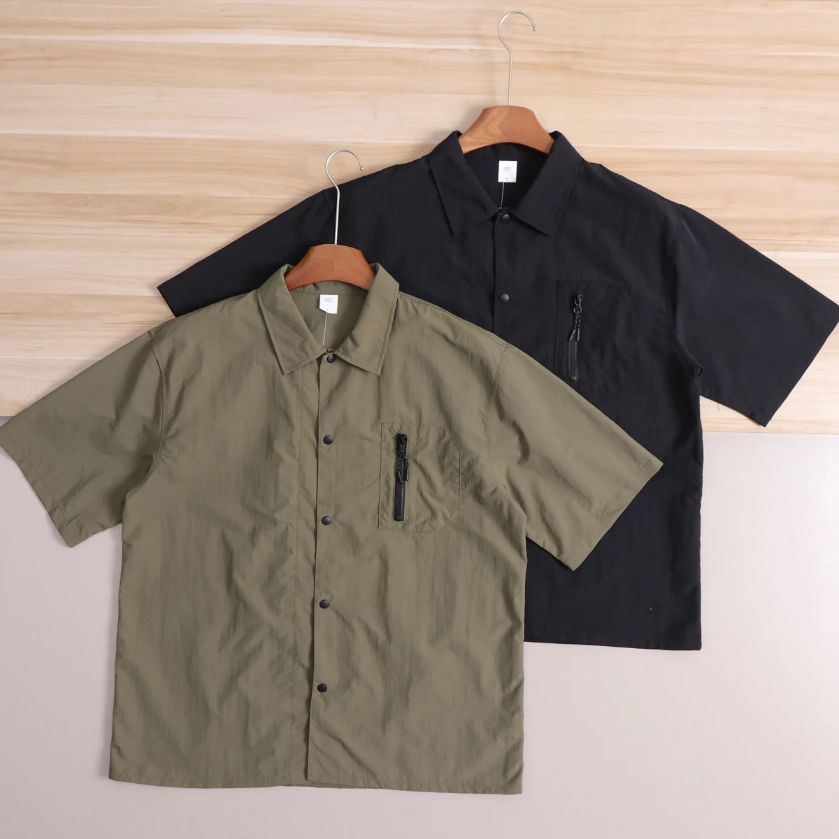 Loose Fit Men's Short Sleeve Shirt Casual Breathable Pure Color Zipper Pocket Workwear Summer Japanese Style Men's Button up
Loose Fit Men's Short Sleeve Shirt Casual Breathable Pure Color Zipper Pocket Workwear Summer Japanese Style Men's Button up