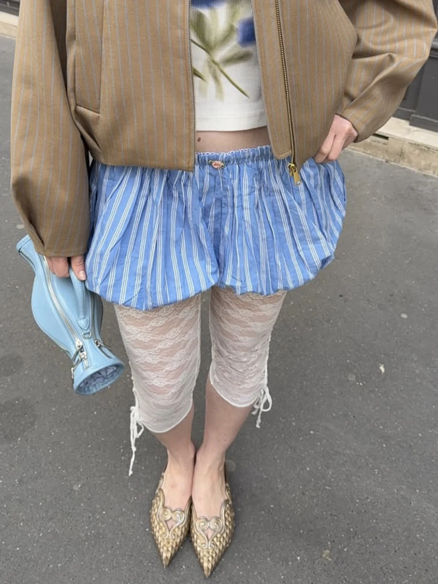 Blue Striped Casual Shorts Women Summer Flower Elastic Mid Waist Short Pants Streetwear Fashion Simple Mini Shorts 2025 New
Blue Striped Casual Shorts Women Summer Flower Elastic Mid Waist Short Pants Streetwear Fashion Simple Mini Shorts 2025 New