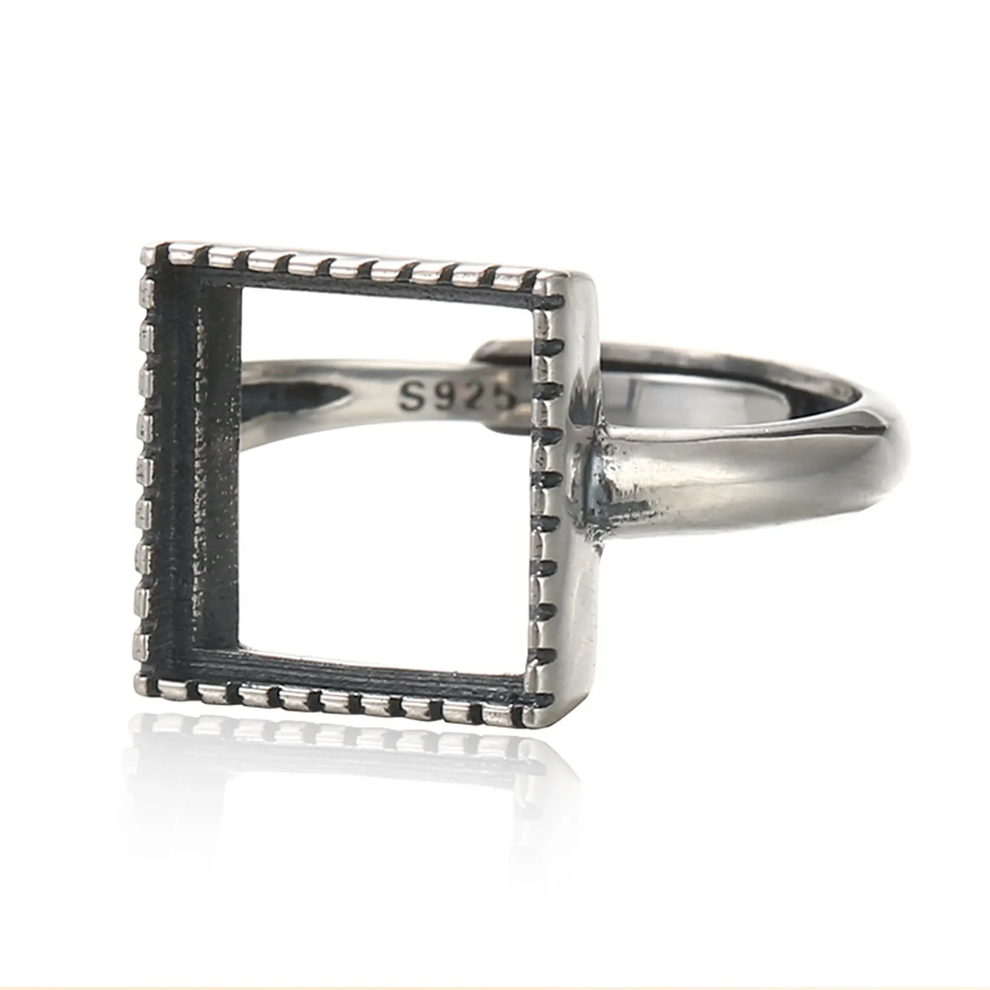 925 Sterling Silver Adjustable Ring Setting for 10x10mm Square Cabochons
925 Sterling Silver Adjustable Ring Setting for 10x10mm Square Cabochons