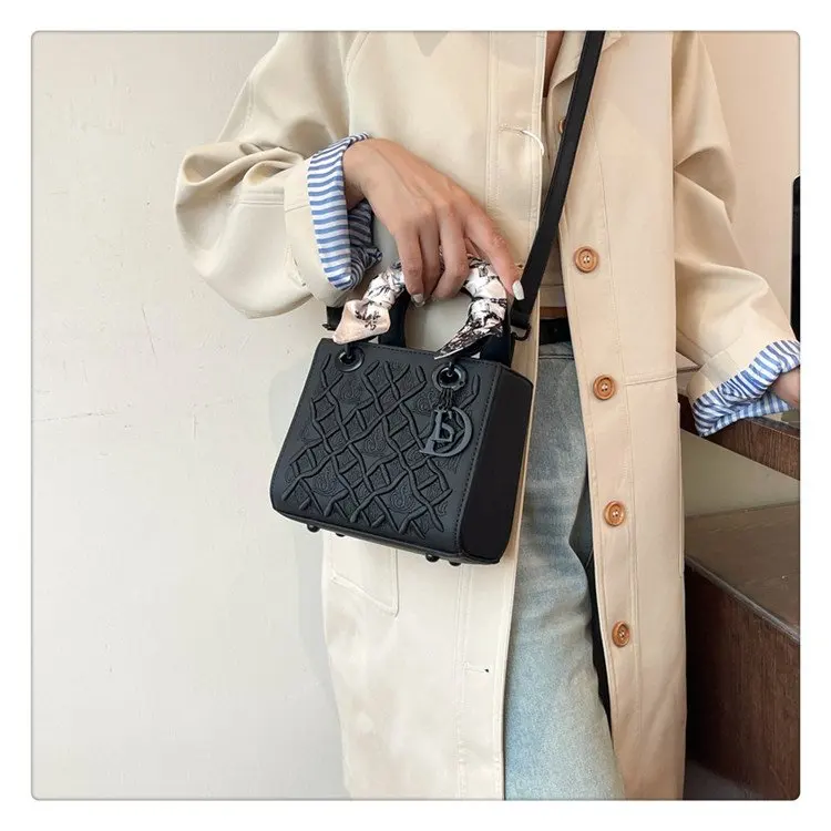 New 2025 Women's Messenger Bag Small Square Shoulder Bag Zipper Closure Lightweight Purse for Office/Weekend/Commute
New 2025 Women's Messenger Bag Small Square Shoulder Bag Zipper Closure Lightweight Purse for Office/Weekend/Commute