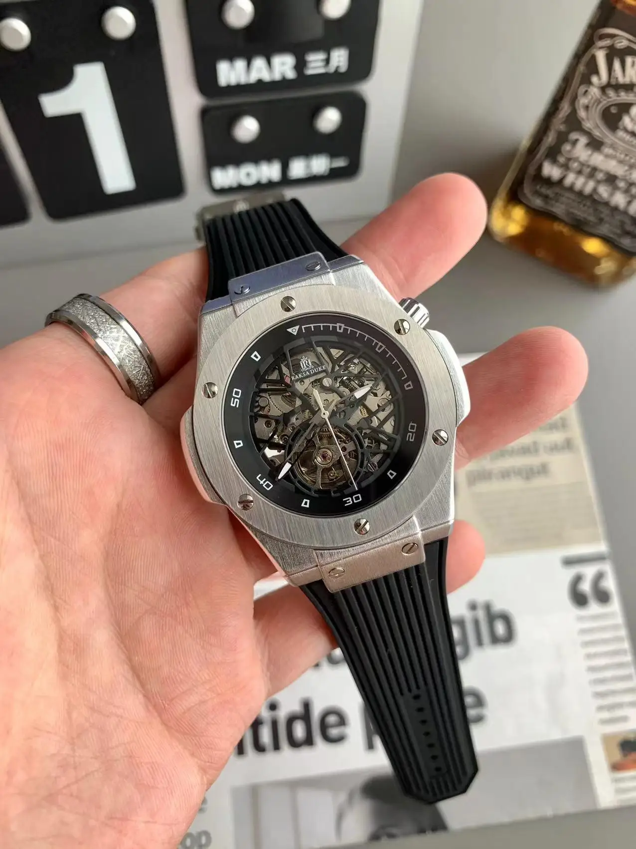 New watch men's mechanical hollow flywheel fashion trend youth personalized silicone belt high value niche watch
New watch men's mechanical hollow flywheel fashion trend youth personalized silicone belt high value niche watch