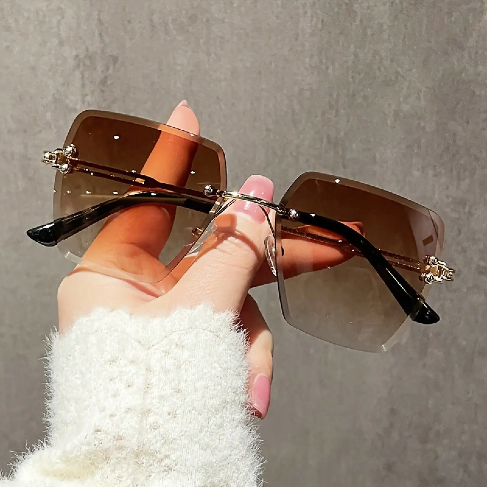 Y2K Retro Frameless Frame, Suitable For Women - Gradient Lenses And Open Metal Frame, Vacation Glasses
Y2K Retro Frameless Frame, Suitable For Women - Gradient Lenses And Open Metal Frame, Vacation Glasses