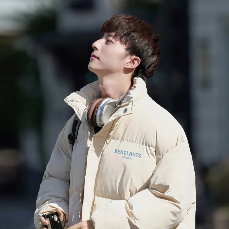 Мужская зимняя утепленная хлопковая куртка-пуховик с воротником-стойкой, молодежная модная повседневная теплая куртка в американском стиле, эксклюзивно онлайн
Мужская зимняя утепленная хлопковая куртка-пуховик с воротником-стойкой, молодежная модная повседневная теплая куртка в американском стиле, эксклюзивно онлайн