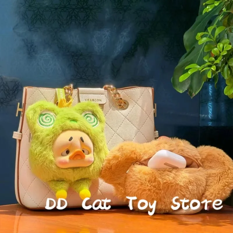 New Genuine Upsetduck Fable Rebels Duck Series Plush Blind Box Cute Earphone Bag Surprise Box Bag Pendant Gift Customized
New Genuine Upsetduck Fable Rebels Duck Series Plush Blind Box Cute Earphone Bag Surprise Box Bag Pendant Gift Customized