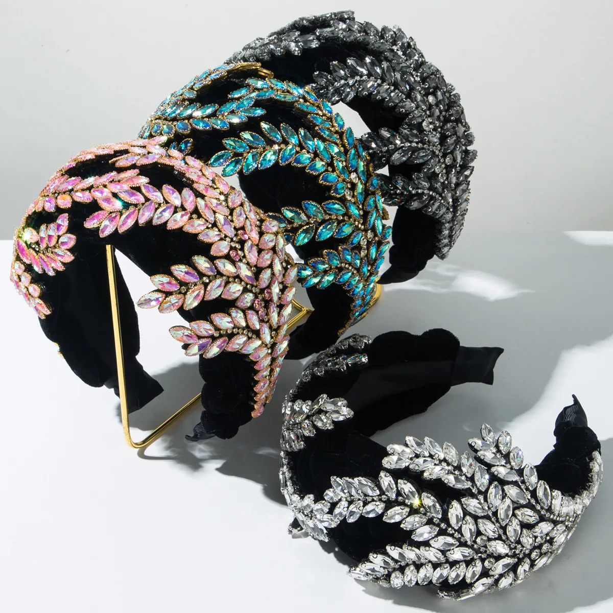 Fashion Baroque flannel woven headband full of diamonds, big maple leaves, shiny light luxury headband, gorgeous banquet hair ac
Fashion Baroque flannel woven headband full of diamonds, big maple leaves, shiny light luxury headband, gorgeous banquet hair ac