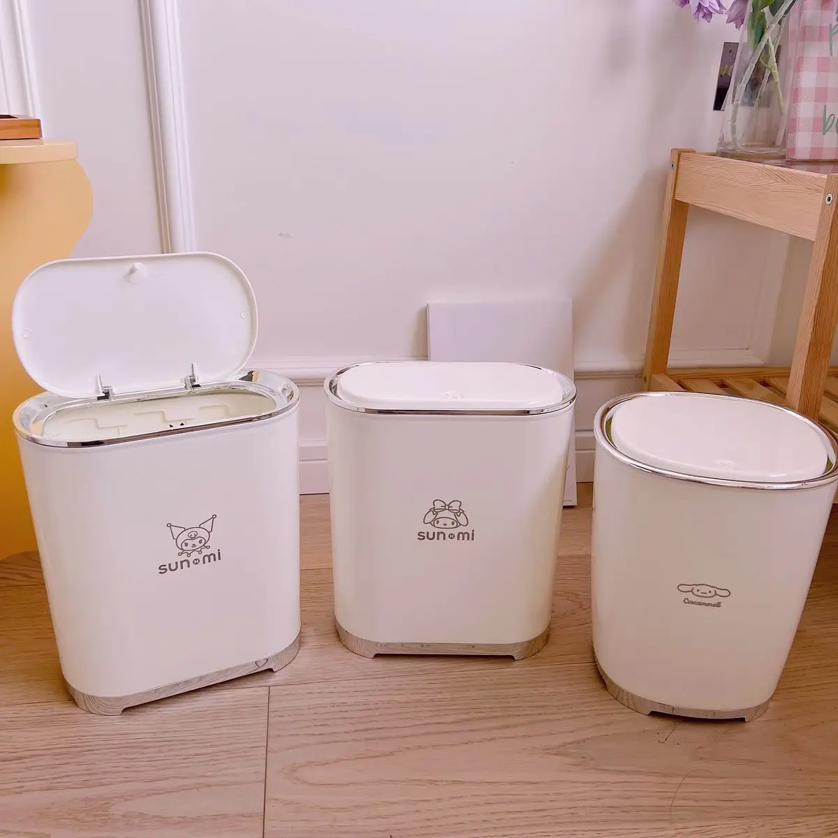 Sanrio Kawaii My Melody Pressing The Cover Trash Can Kuromi Cinnamoroll Anime Cartoon Exquisite Household Bedroom Garbage Cans
Sanrio Kawaii My Melody Pressing The Cover Trash Can Kuromi Cinnamoroll Anime Cartoon Exquisite Household Bedroom Garbage Cans