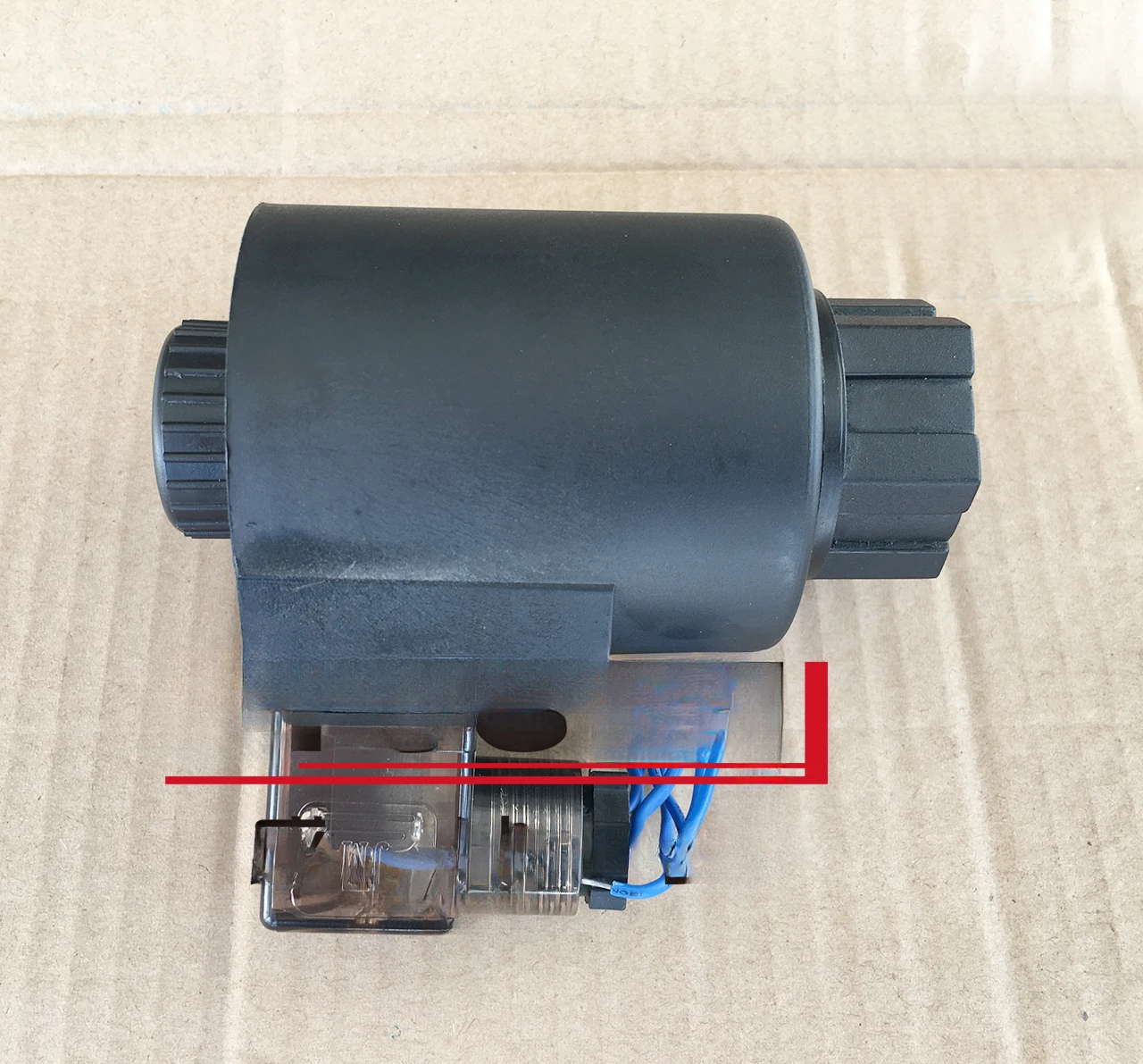 All-copper coil with inner hole of 31.5mm and height of 72mm for oil research type DSG-03 valve.
All-copper coil with inner hole of 31.5mm and height of 72mm for oil research type DSG-03 valve.