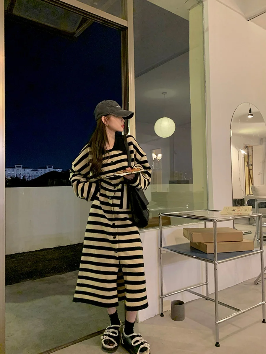 plus Size Women's Korean Striped Knitted Dress Spring New Loose Slimming Split Mid-Length Trendy Dress Collar Long Sleeve
plus Size Women's Korean Striped Knitted Dress Spring New Loose Slimming Split Mid-Length Trendy Dress Collar Long Sleeve