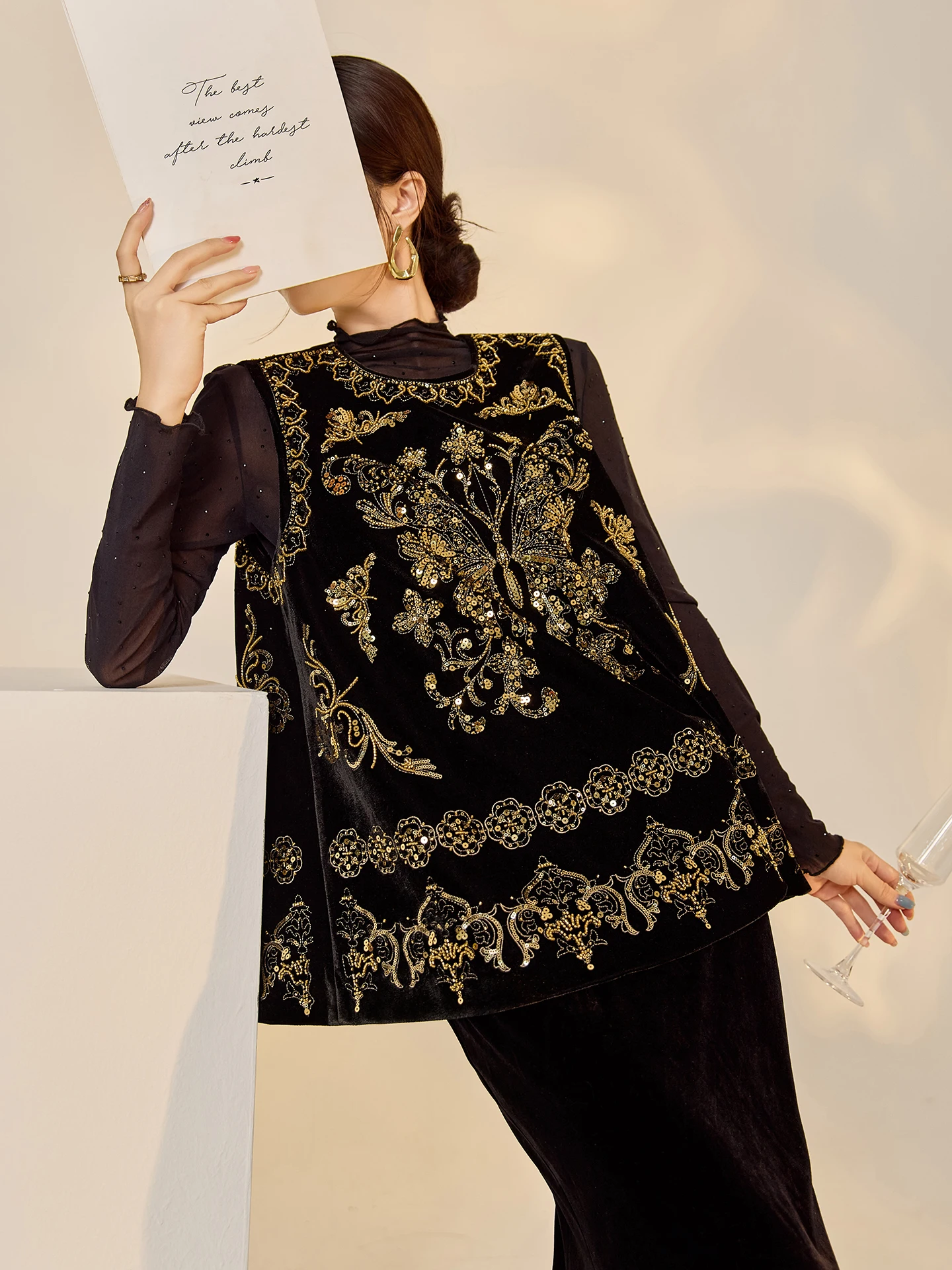 Осенний новый легкий роскошный бархатный женский жилет с золотой вышивкой, круглый Ne Svel, китайский сле
Осенний новый легкий роскошный бархатный женский жилет с золотой вышивкой, круглый Ne Svel, китайский сле