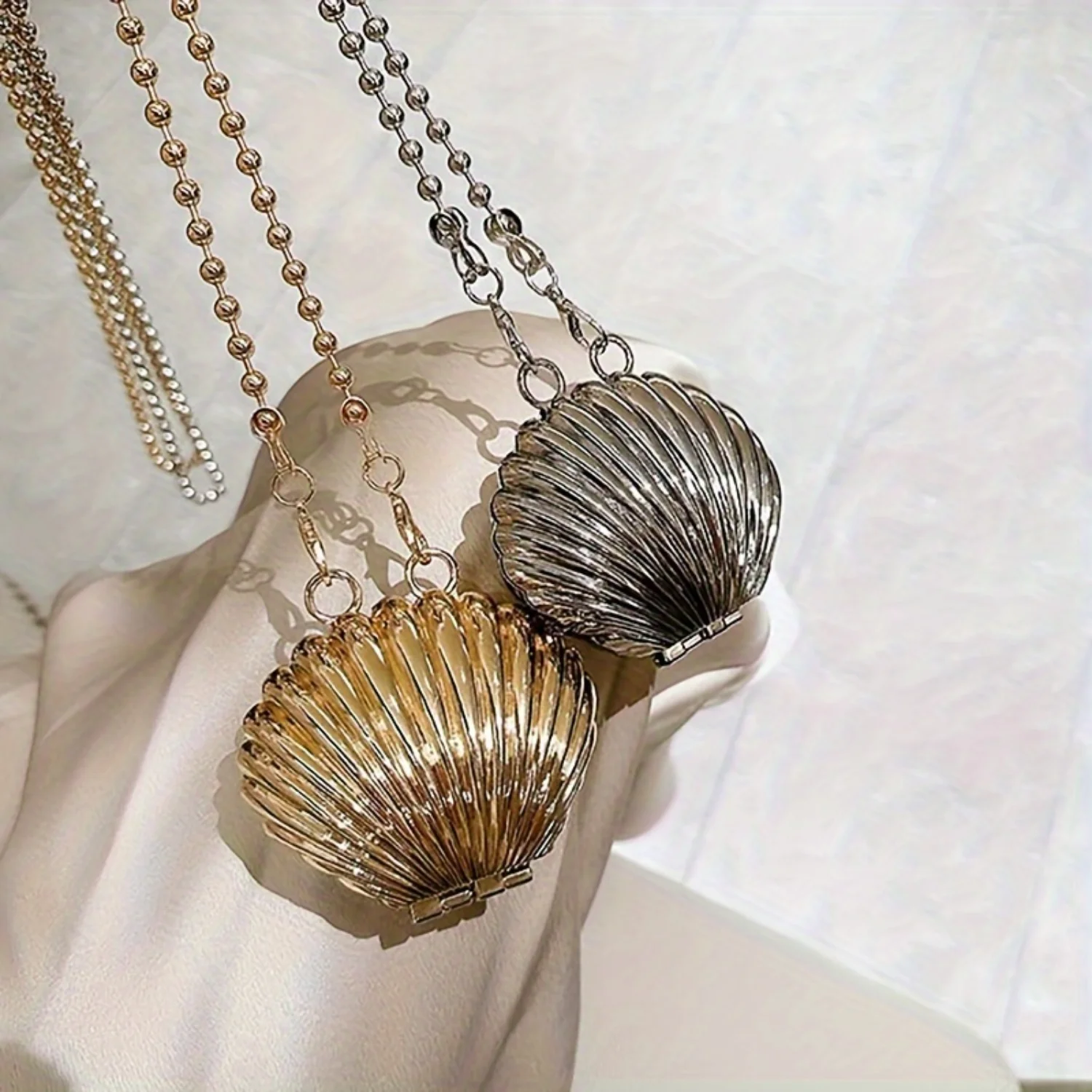 Metallic Seashell Mini Crossbody Bag, Punk Style Chain Lipstick Clutch - Daily Fashion Accessory
Metallic Seashell Mini Crossbody Bag, Punk Style Chain Lipstick Clutch - Daily Fashion Accessory