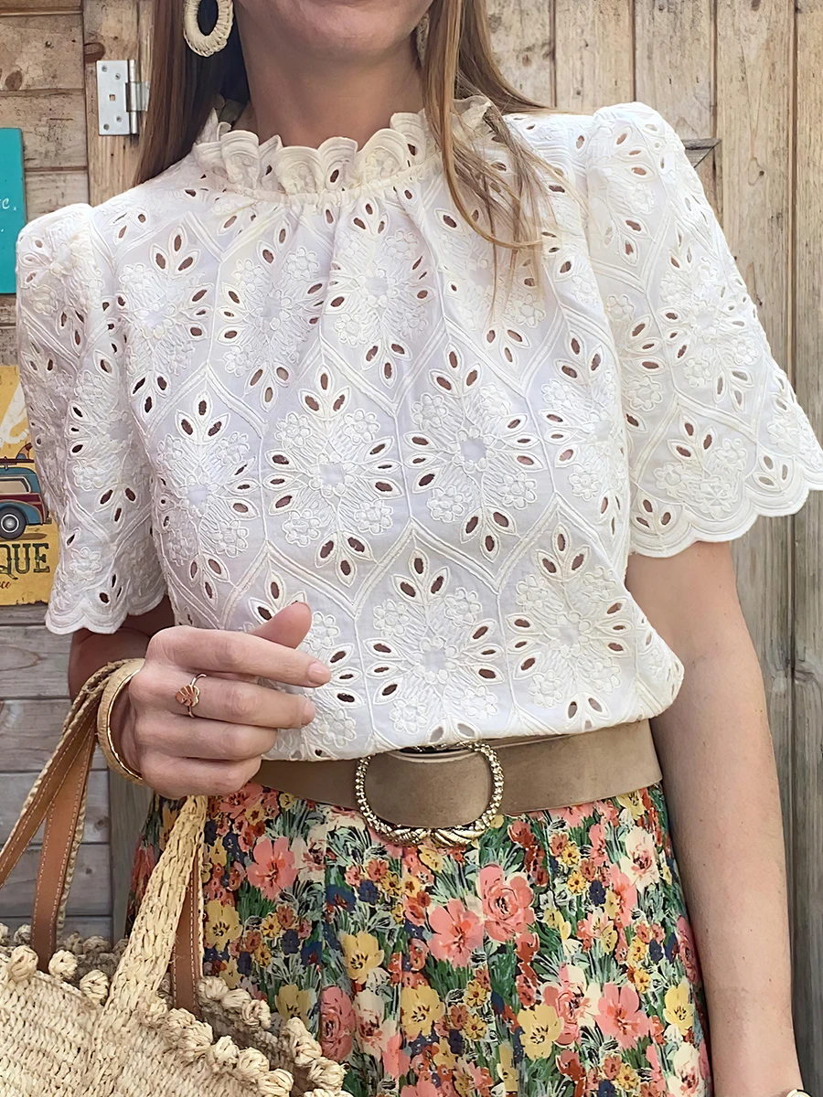 Ruffles Hollow Out Shirt Women Short Sleeve Stand Up Collar Embroidery Cotton Blouses Female Vintage Casual Chic Chemises Summer
Ruffles Hollow Out Shirt Women Short Sleeve Stand Up Collar Embroidery Cotton Blouses Female Vintage Casual Chic Chemises Summer