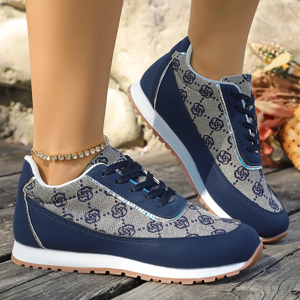 Retro Flower Embroider Brand Design Sneakers Women 2025 Autumn Trend Platform Sneakers Woman Lightweight Flat Heels Casual Shoes
Retro Flower Embroider Brand Design Sneakers Women 2025 Autumn Trend Platform Sneakers Woman Lightweight Flat Heels Casual Shoes