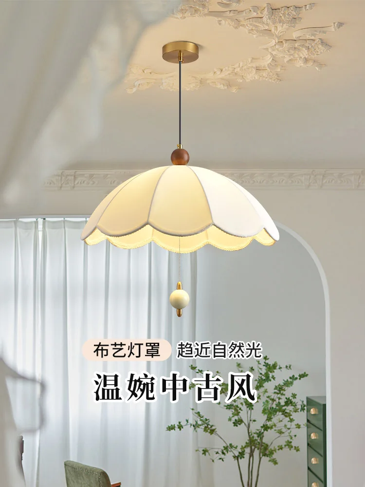 French antique style LED pendant light, creative personality, warm and romantic flowers, bedroom and study lighting fixtures
French antique style LED pendant light, creative personality, warm and romantic flowers, bedroom and study lighting fixtures