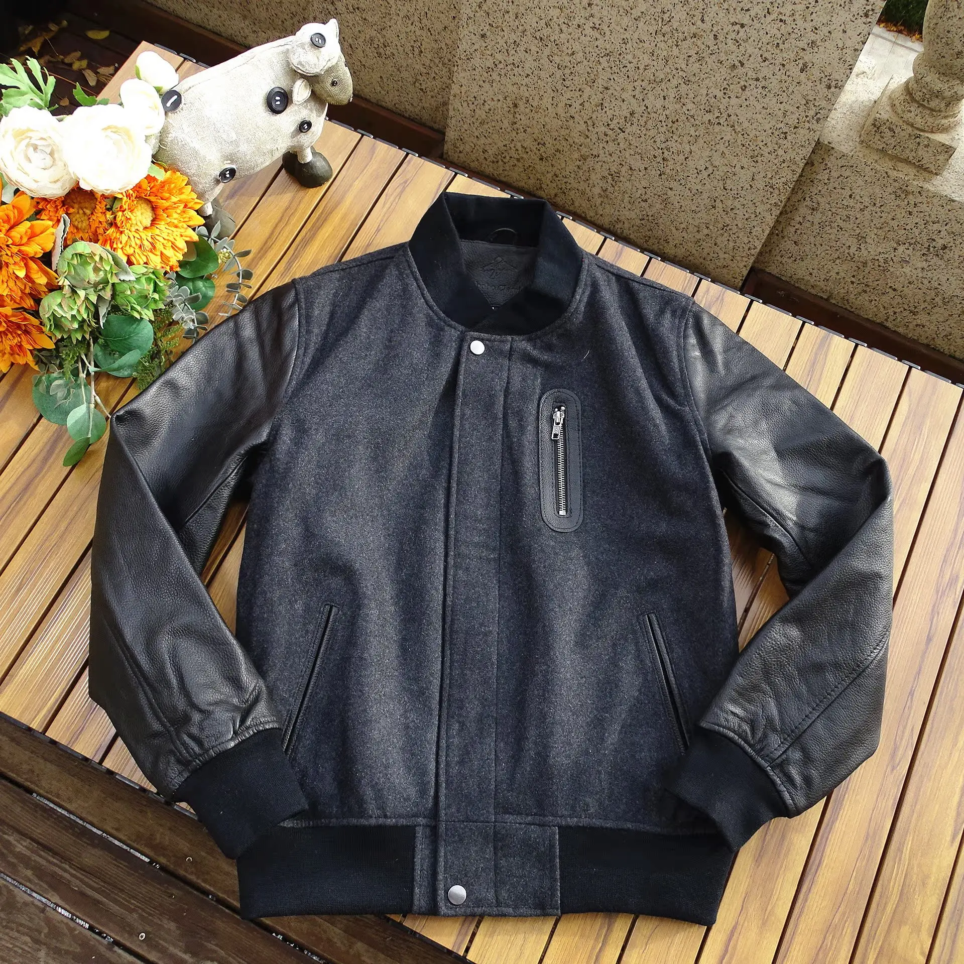 Warmth Woolen Baseball Jacket Genuine Leather Coat with Cotton Interlining Fashionable Urban Style Short Loose Fit for Casual...
Warmth Woolen Baseball Jacket Genuine Leather Coat with Cotton Interlining Fashionable Urban Style Short Loose Fit for Casual...