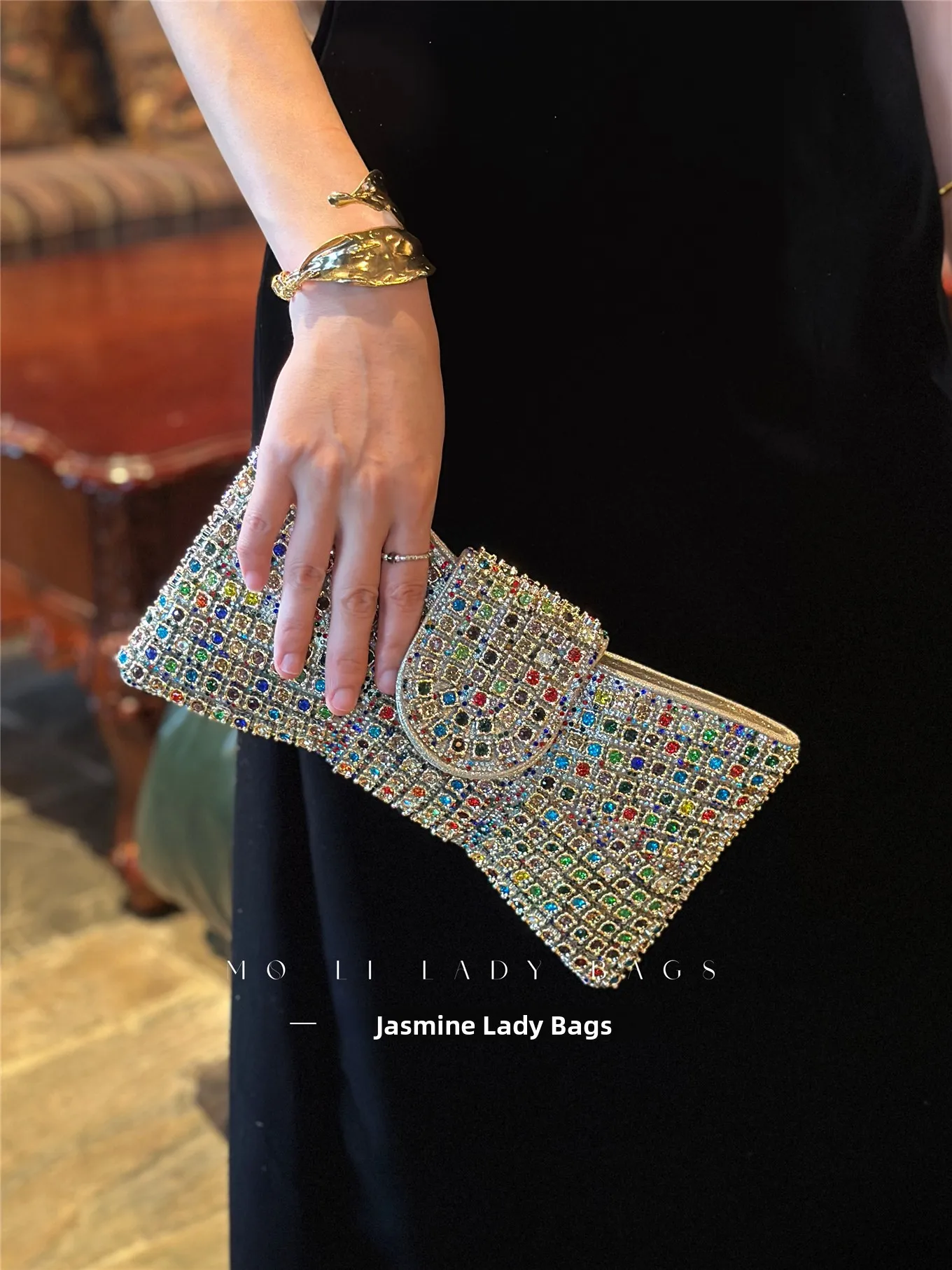 Elegant Diamond Embedded Evening Clutch Bag Single Shoulder Chain Women's Bag Fashionable British Style Magnetic Buckle Closure
Elegant Diamond Embedded Evening Clutch Bag Single Shoulder Chain Women's Bag Fashionable British Style Magnetic Buckle Closure
