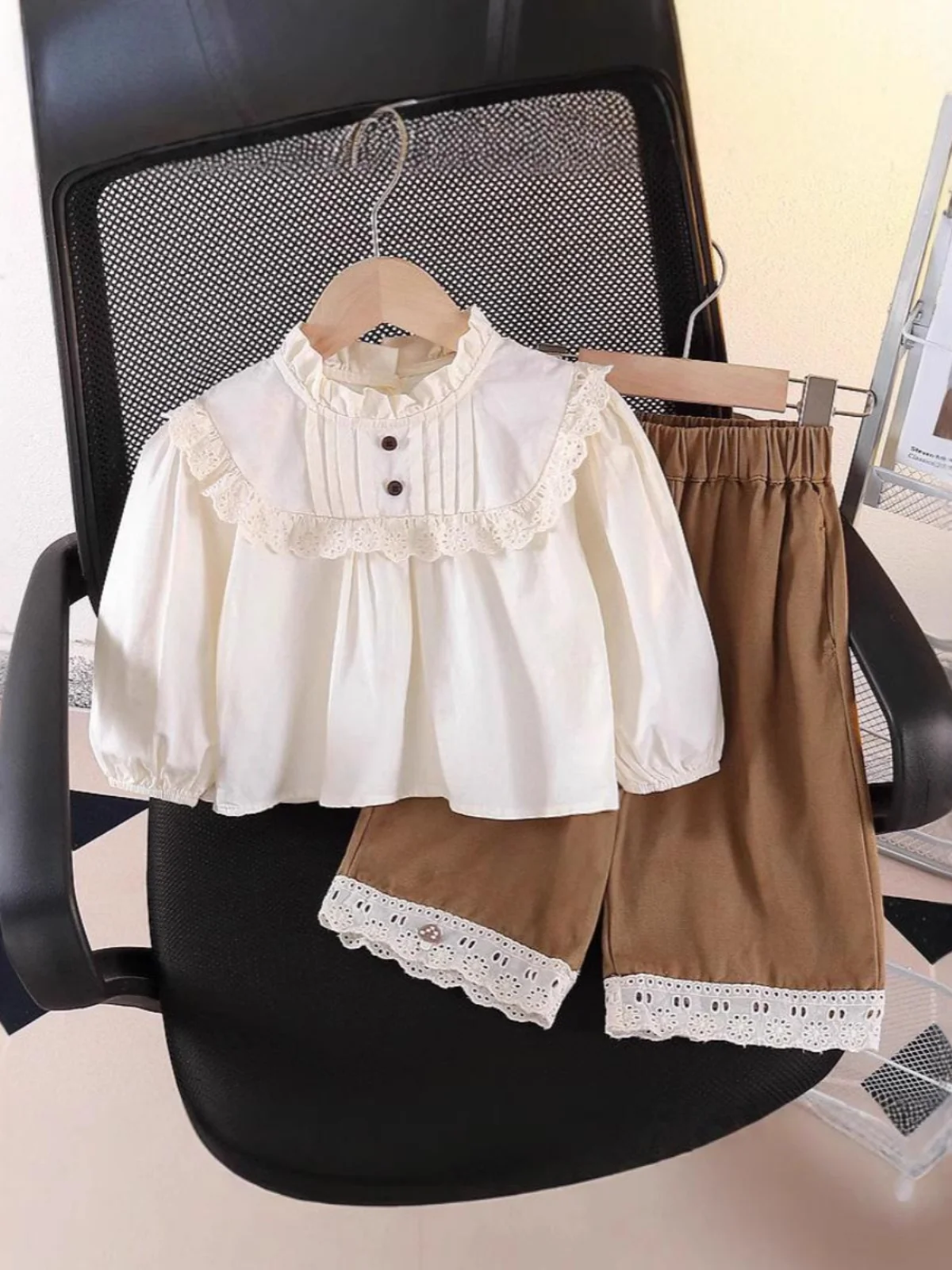 Корейский весенний комплект с длинными брюками и кружевной отделкой, детский повседневный удобный комплект из двух предметов для девочек, весенняя коллекция
Корейский весенний комплект с длинными брюками и кружевной отделкой, детский повседневный удобный комплект из двух предметов для девочек, весенняя коллекция