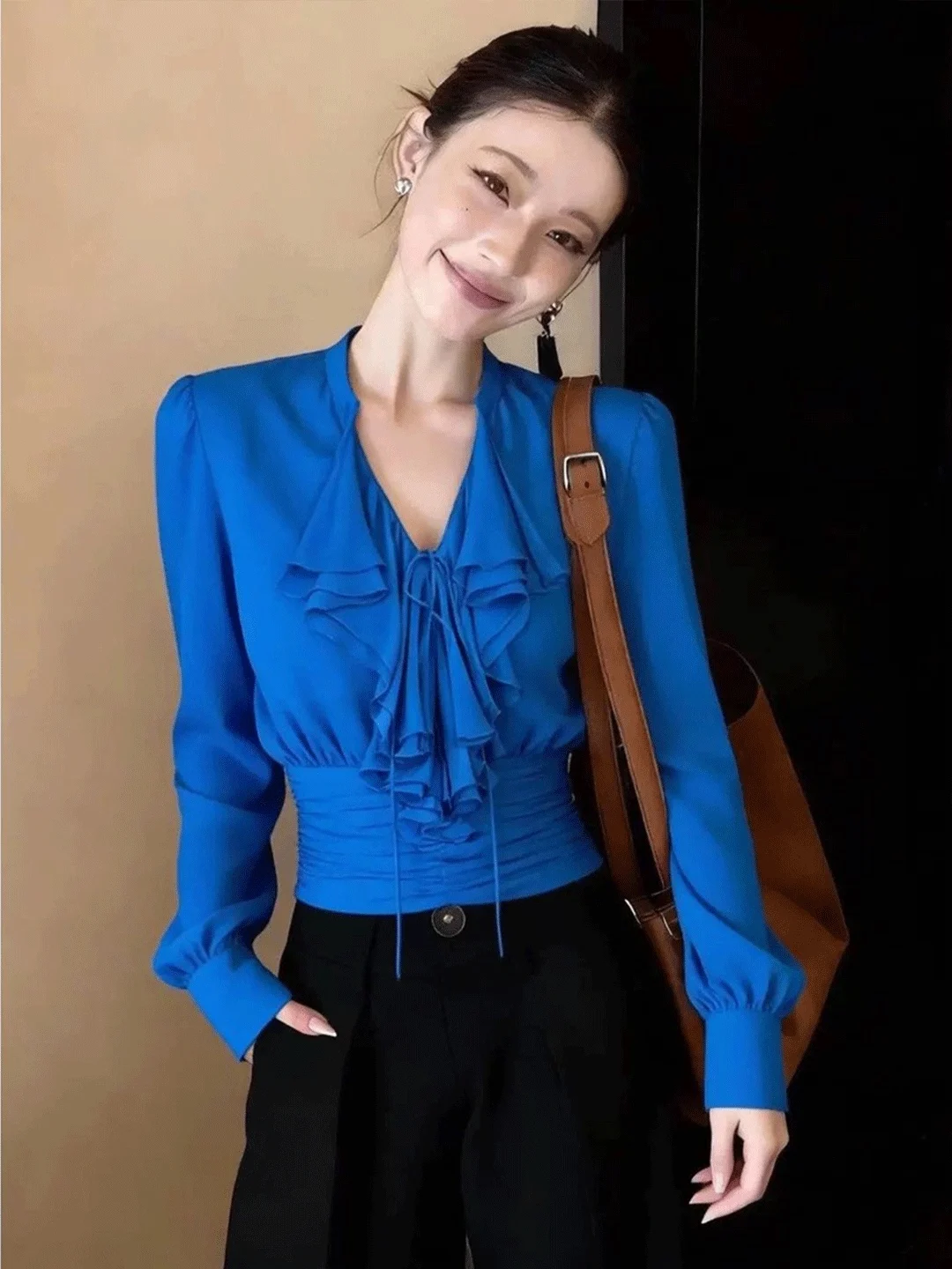 Chic V-Neck Women's Shirt Waist-Cut Age-Defying Spring Fashion Top Elegant Long Sleeve Pure Color Casual Adult Wear
Chic V-Neck Women's Shirt Waist-Cut Age-Defying Spring Fashion Top Elegant Long Sleeve Pure Color Casual Adult Wear