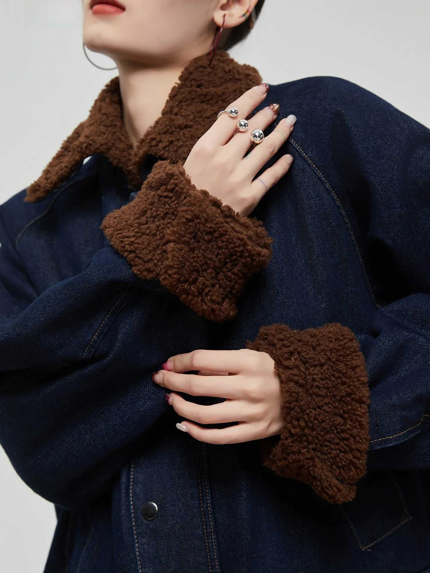 Deep Blue Faux Fur Collar Splicing Denim Cotton Jaet Women Loose Silhouette High End Feel Medium Length Thiened Workwear ...
Deep Blue Faux Fur Collar Splicing Denim Cotton Jaet Women Loose Silhouette High End Feel Medium Length Thiened Workwear ...