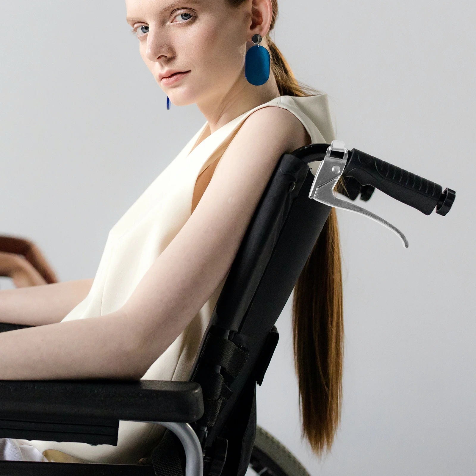 1Pair Wheelchair Brake Lever Metal Replacement Handbrake Ergonomic Design Wheelchair Clutch Braking Handle Brake Lever
1Pair Wheelchair Brake Lever Metal Replacement Handbrake Ergonomic Design Wheelchair Clutch Braking Handle Brake Lever