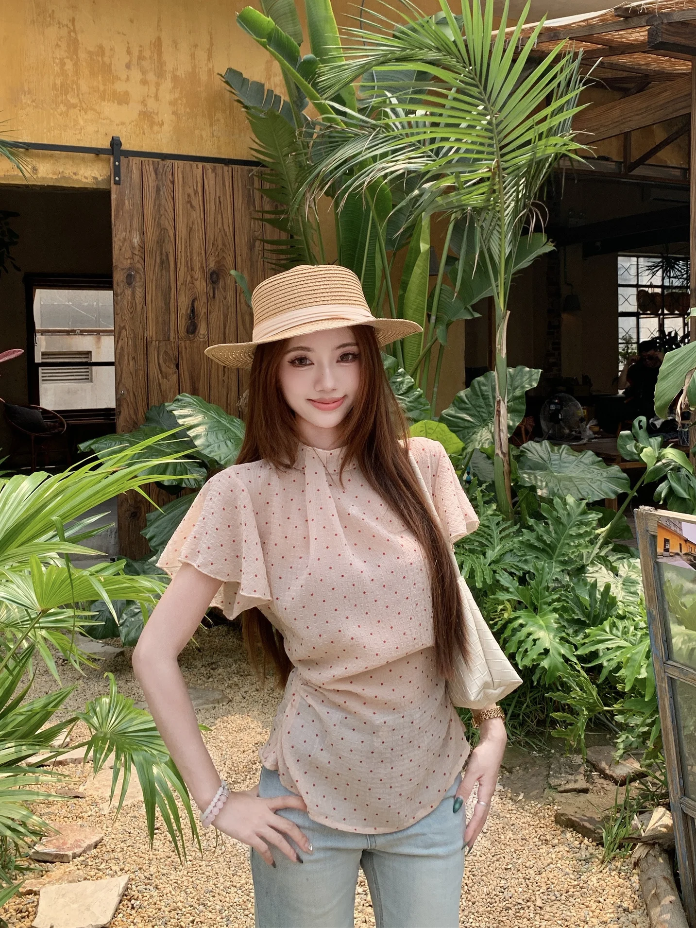 Chic Polka Dot Pleated Short Sleeve Shirt Women's Summer Slim Fit Thin Top French Style Regular Fabric Age Defying
Chic Polka Dot Pleated Short Sleeve Shirt Women's Summer Slim Fit Thin Top French Style Regular Fabric Age Defying
