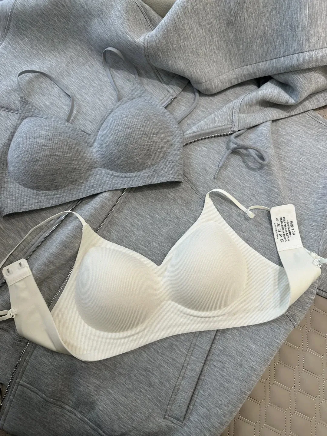 Seamless Fixed Cup Bra No Steel Ring Women's Underwear Small Chest Spring New Style Teenage Girl Sexy V-Neck Bra
Seamless Fixed Cup Bra No Steel Ring Women's Underwear Small Chest Spring New Style Teenage Girl Sexy V-Neck Bra
