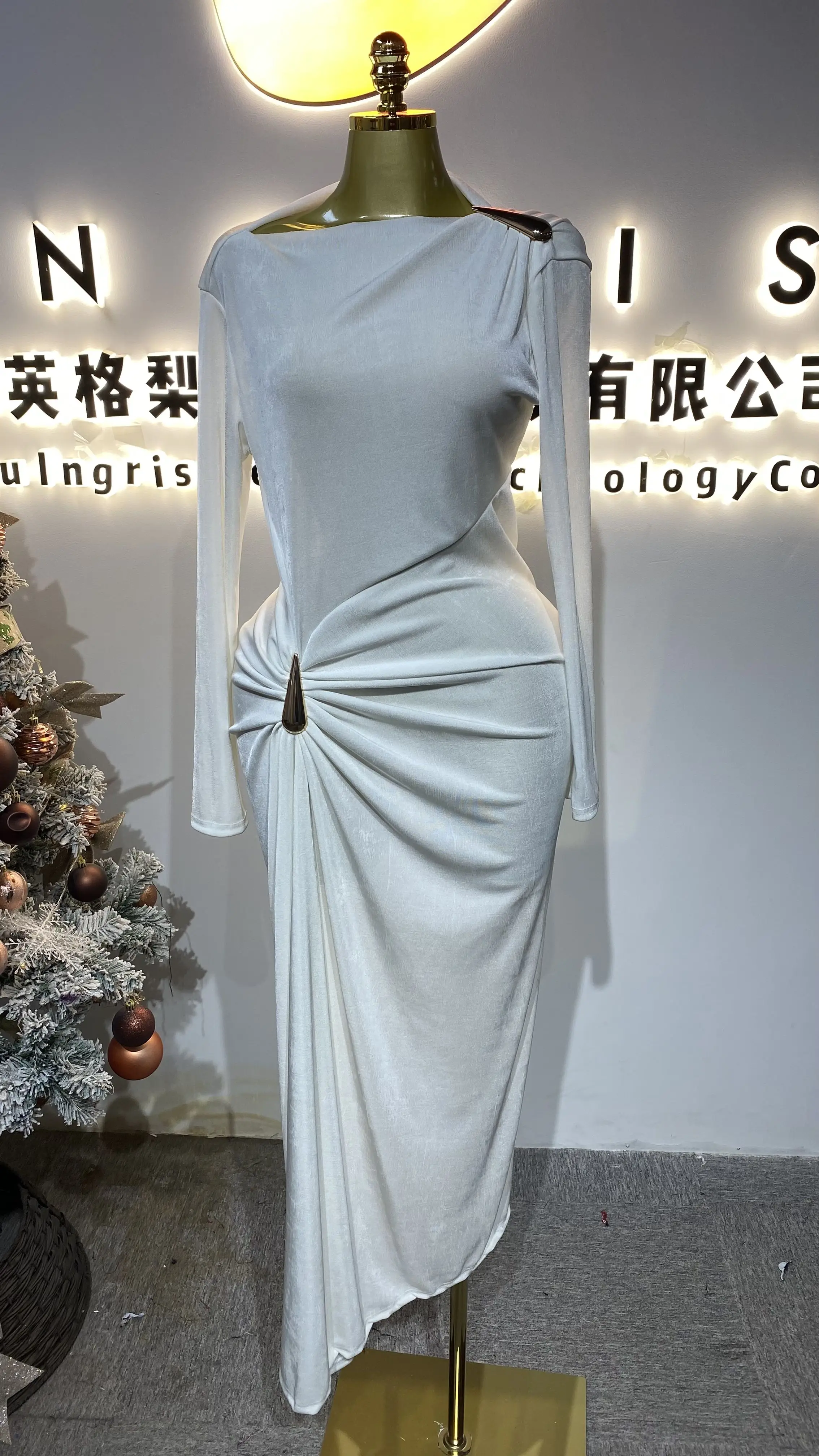 2026 Spring European and American New Elegant Banquet Dress Shawl with High Neck Long Style-GZXX590
2026 Spring European and American New Elegant Banquet Dress Shawl with High Neck Long Style-GZXX590
