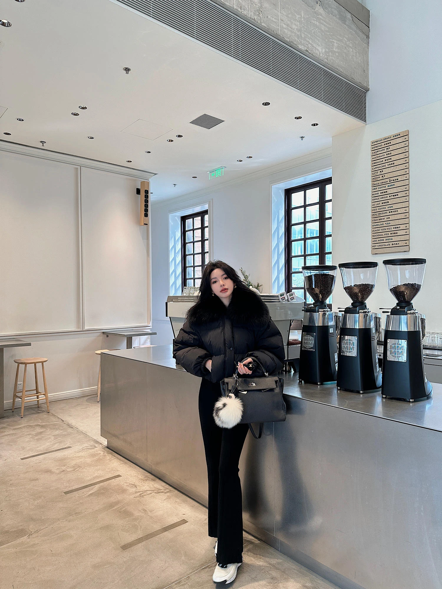 Съемная пуховая куртка из 90% белого пуха с меховым воротником, стандартной длины, теплая, стильная, для повседневной носки
Съемная пуховая куртка из 90% белого пуха с меховым воротником, стандартной длины, теплая, стильная, для повседневной носки