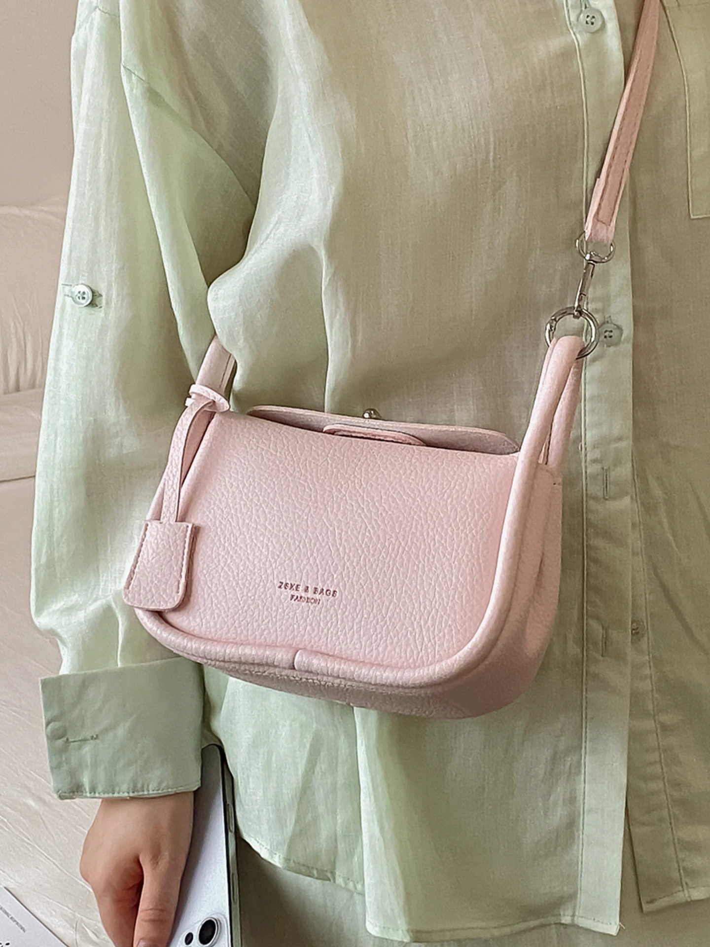 Fashionable Commuter Women's Crossbody Bag Underarm Handheld Square Bag New 2026 Trendy Style Detachable Shoulder Strap
Fashionable Commuter Women's Crossbody Bag Underarm Handheld Square Bag New 2026 Trendy Style Detachable Shoulder Strap