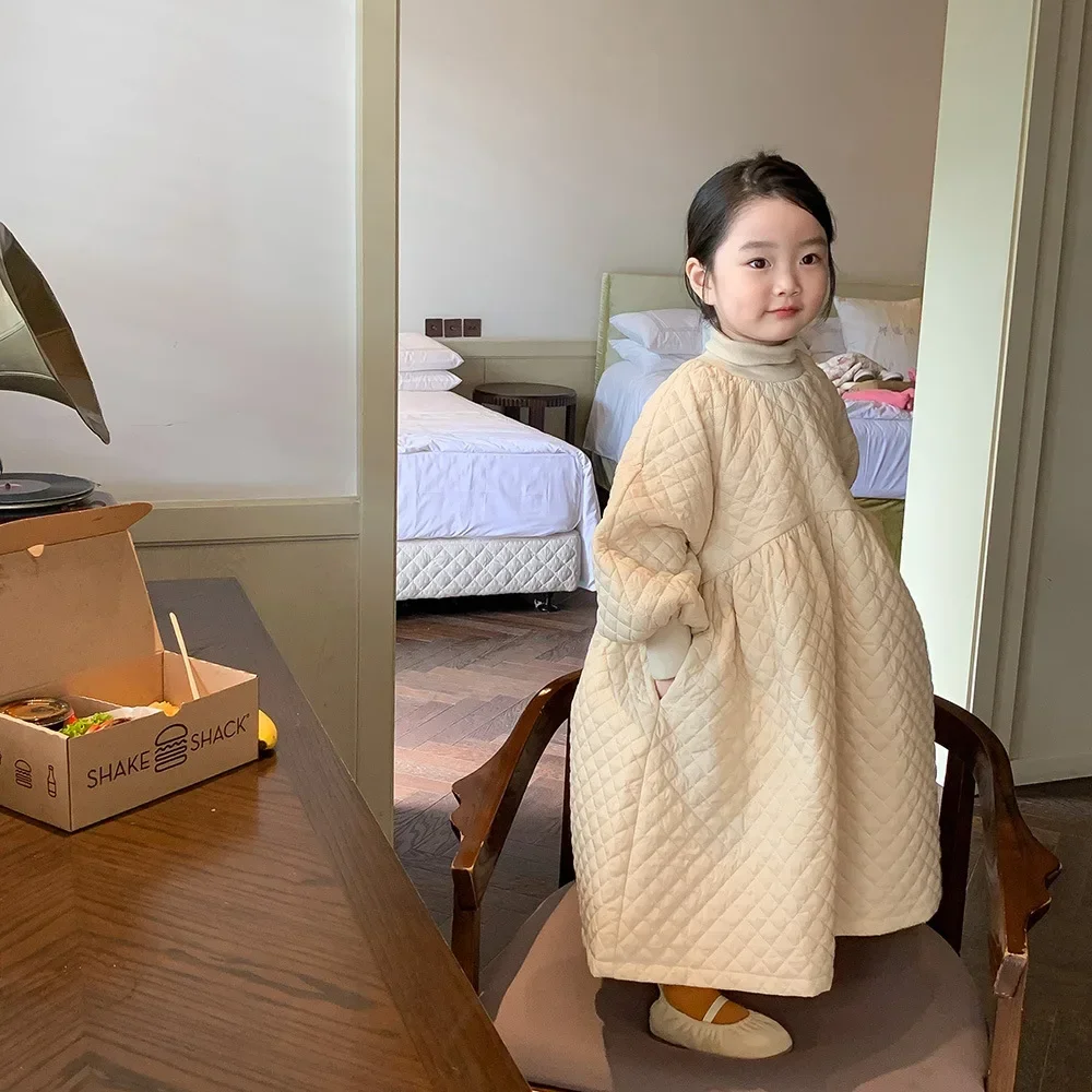 Girls Dress 2024 Winter New Fashionable Korean Style Long Quilted Dress Long Sleeve Princess Solid Color Casual Simple Dress
Girls Dress 2024 Winter New Fashionable Korean Style Long Quilted Dress Long Sleeve Princess Solid Color Casual Simple Dress