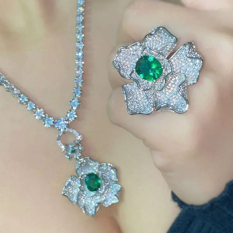 MDL Муассанит в стиле Сверхмощные роскошные винтажные украшения Подвеска из искусственного изумруда и турмалина с покрытием из 18-каратного золота и свободное кольцо из бдпа.
MDL Муассанит в стиле Сверхмощные роскошные винтажные украшения Подвеска из искусственного изумруда и турмалина с покрытием из 18-каратного золота и свободное кольцо из бдпа.