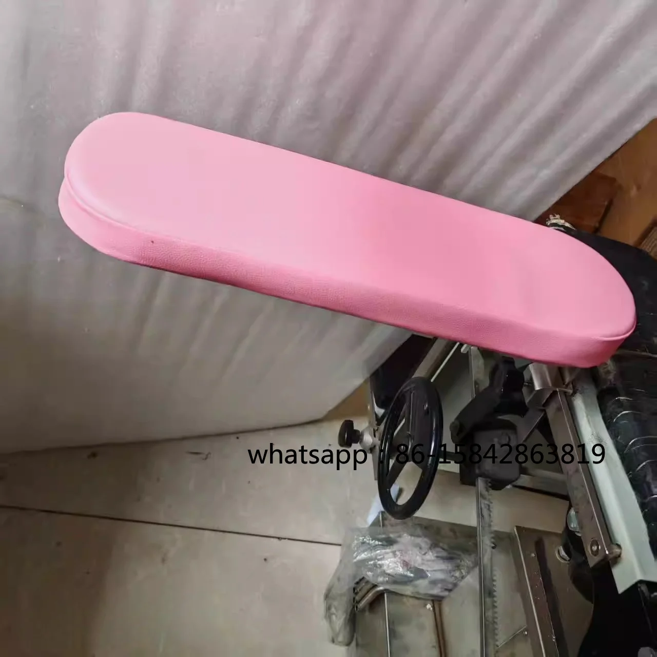 Operating table accessories, pink hand support, arm support
Operating table accessories, pink hand support, arm support